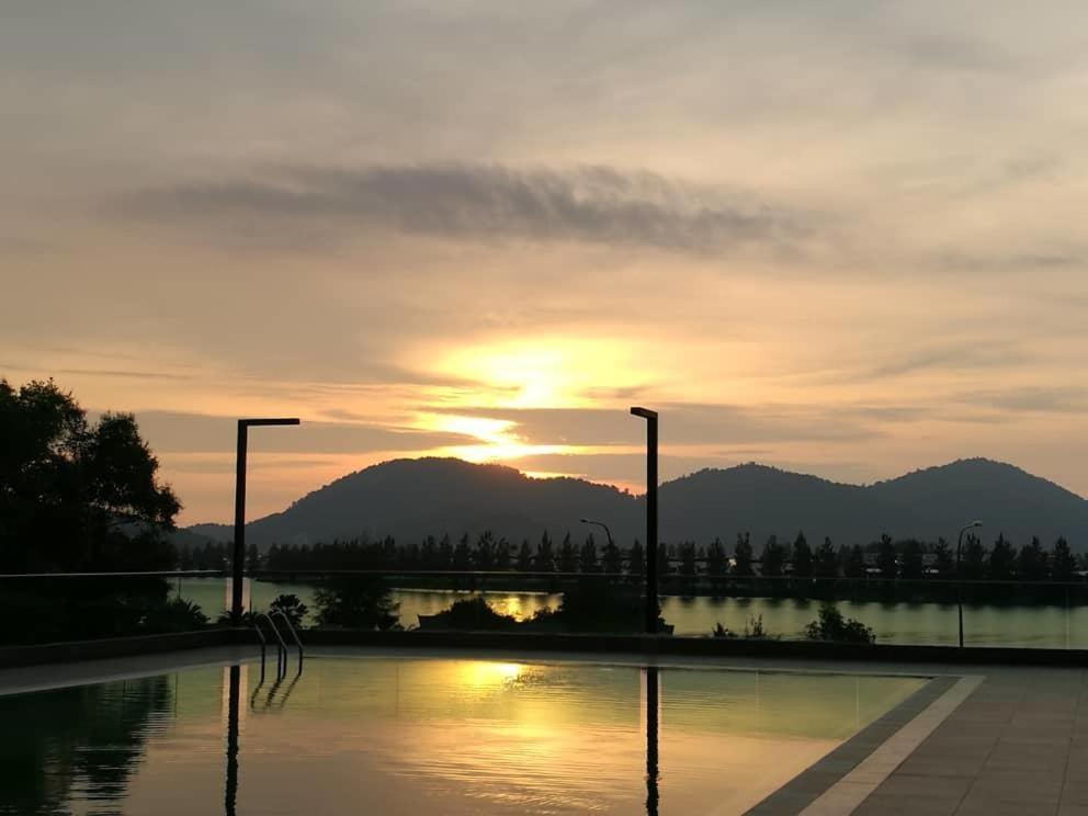 Marina Heights Seaview Resort Apartment II Lumut Bagian luar foto