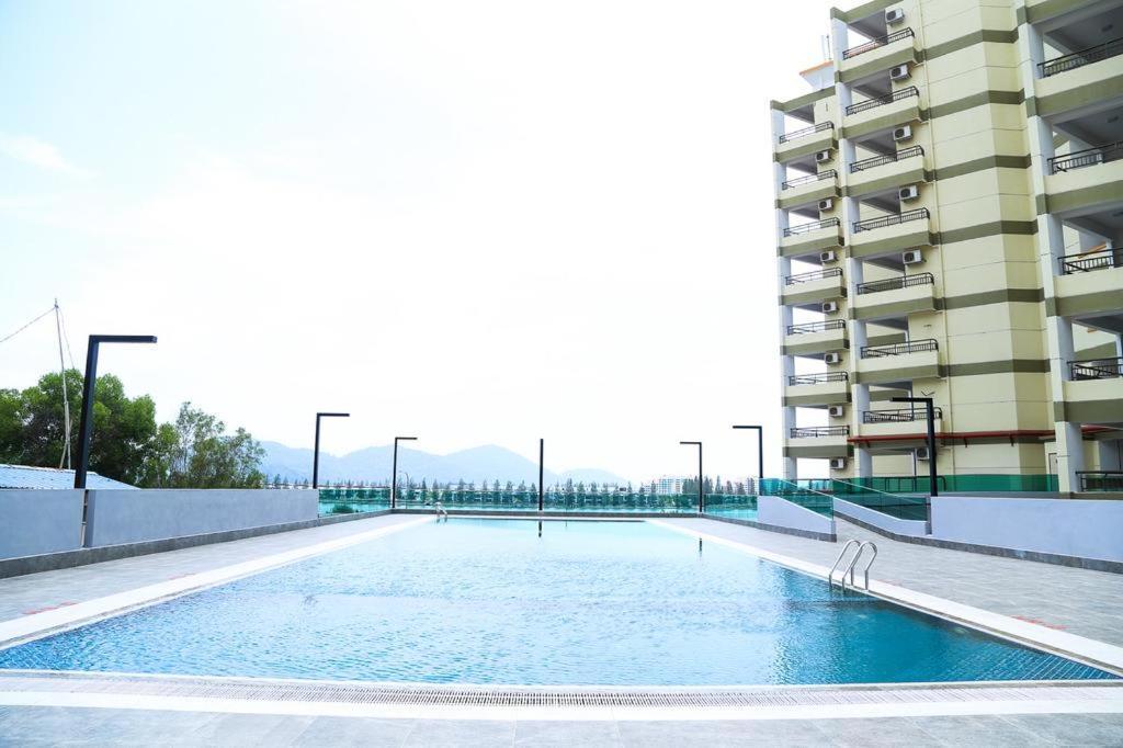 Marina Heights Seaview Resort Apartment II Lumut Bagian luar foto