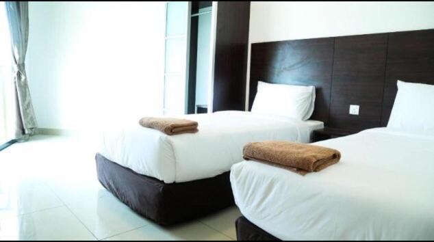 Marina Heights Seaview Resort Apartment II Lumut Bagian luar foto